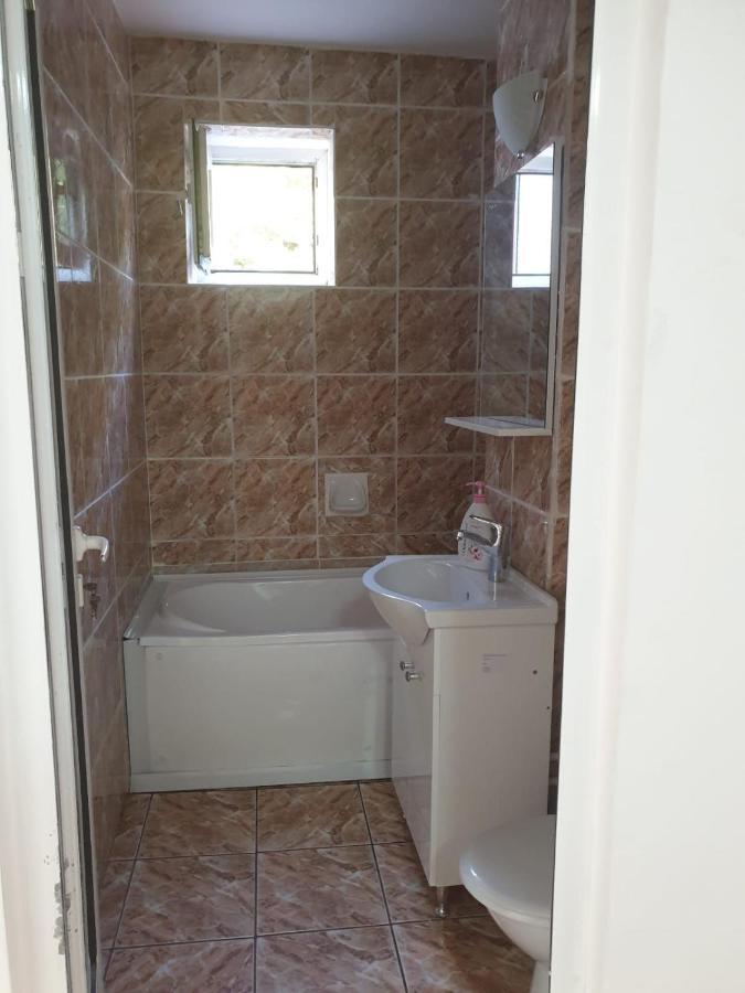 Cazare Apartament Cu 2 Camere Нехою Екстериор снимка
