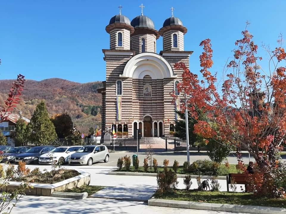 Cazare Apartament Cu 2 Camere Нехою Екстериор снимка