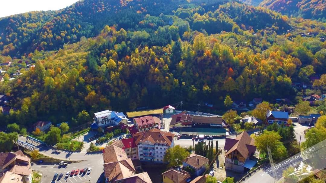 Cazare Apartament Cu 2 Camere Нехою Екстериор снимка